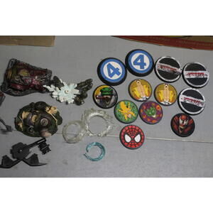 Mixed Marvel Legends / Diamond Select / comic figure accessories stands lot toys